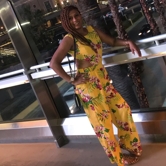 Other - Beautiful flower ladies jumpsuit